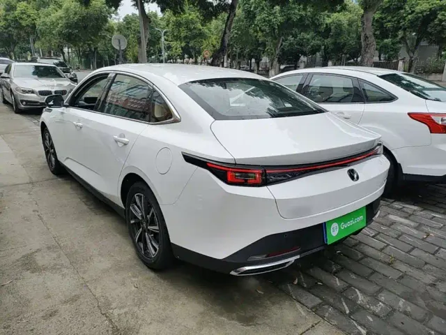 Changan Eado — Фото автомобиля 4