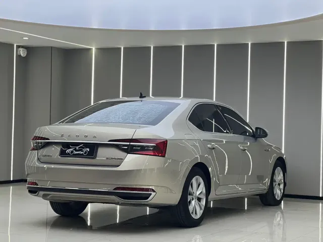 Skoda Superb — Фото автомобиля 16