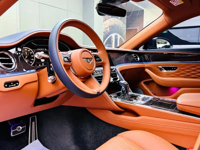Bentley Flying Spur — Фото автомобиля 8