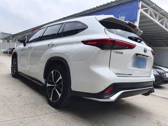 Toyota Crown Kluger 2021 2.5L HEV 4WD Luxury — Фото автомобиля 4