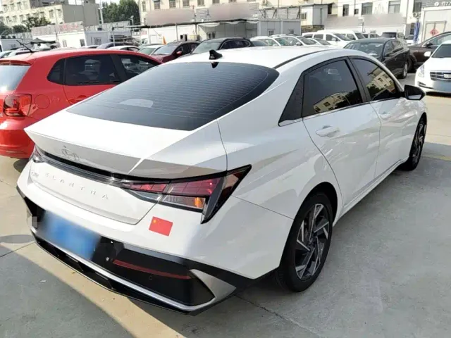 Hyundai Elantra — Фото автомобиля 6