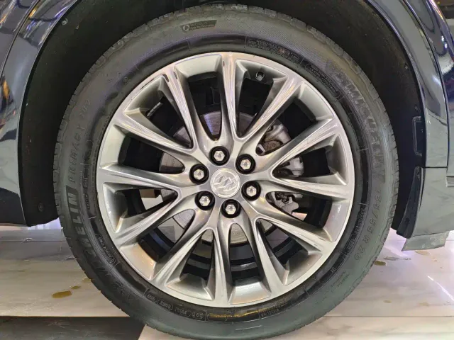 Buick Enclave — Фото автомобиля 20