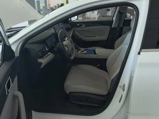 Geely Galaxy Stellar 6 — Фото автомобиля 9