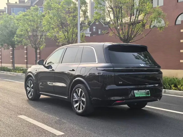 Li Auto L8 — Фото автомобиля 13