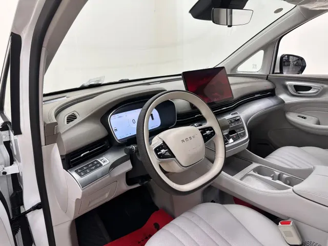 Roewe iMAX8 — Фото автомобиля 13