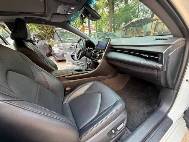 Toyota Avalon — Фото автомобиля 9