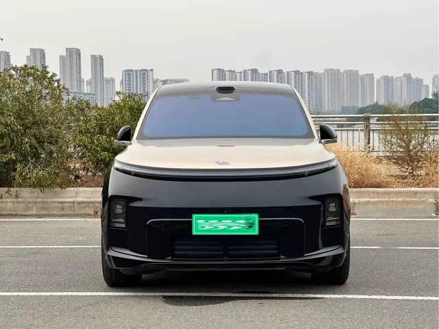 Li Auto L8 — Фото автомобиля 2
