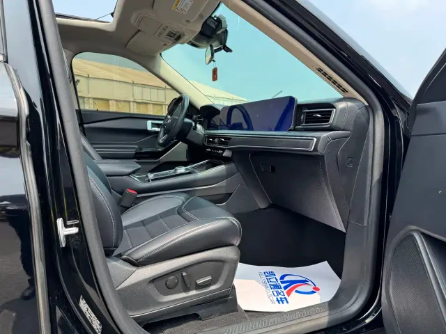 Ford Explorer — Фото автомобиля 5