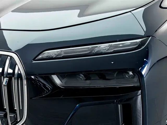 BMW i7 — Фото автомобиля 4