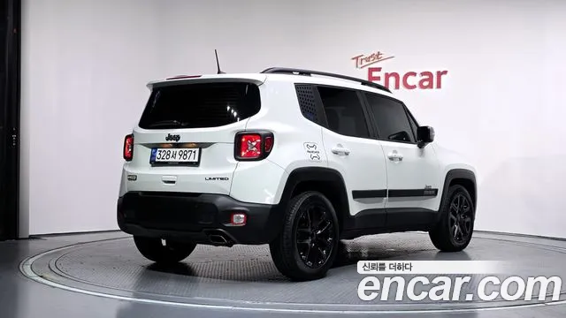 Jeep Renegade — Фото автомобиля 2