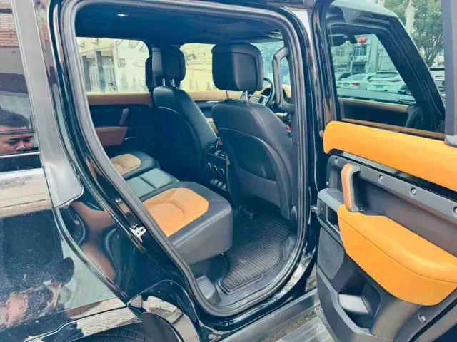 Land Rover Defender — Фото автомобиля 4