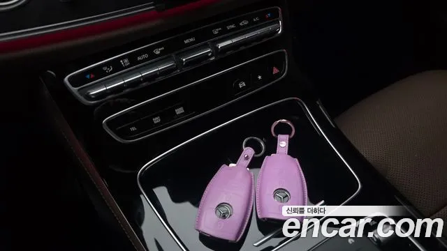 Mercedes-Benz E-Class — Фото автомобиля 27