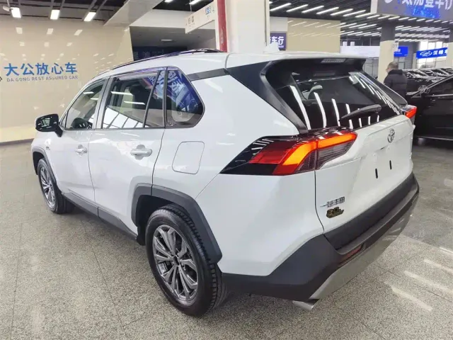 Toyota RAV4 — Фото автомобиля 22