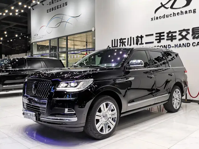 Lincoln Navigator — Фото автомобиля 3