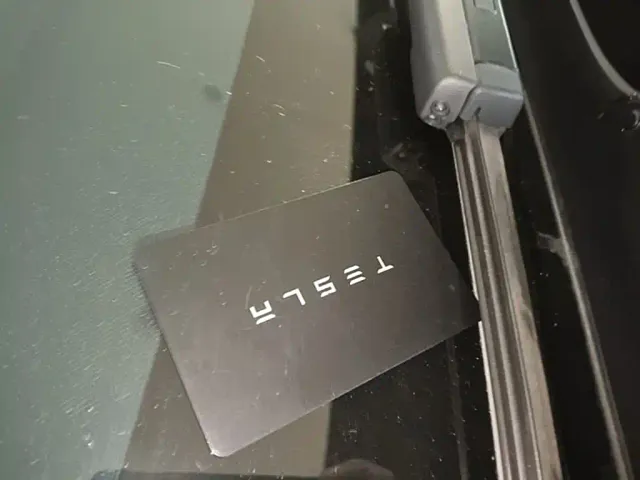 Tesla Model Y — Фото автомобиля 8