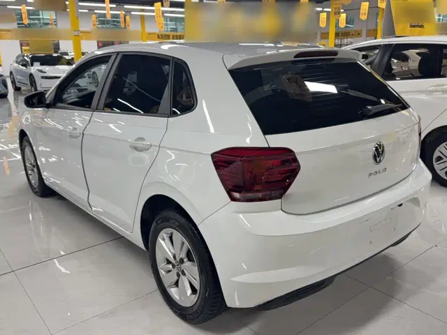 Volkswagen Polo — Фото автомобиля 10