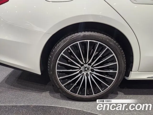 Mercedes-Benz E-Class — Фото автомобиля 5