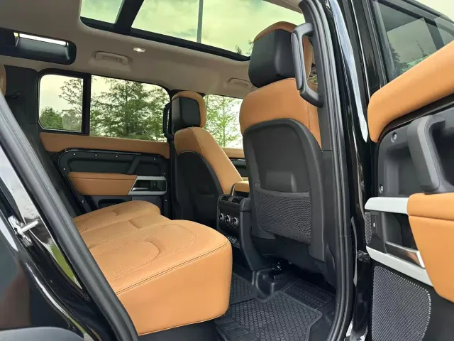 Land Rover Defender — Фото автомобиля 10