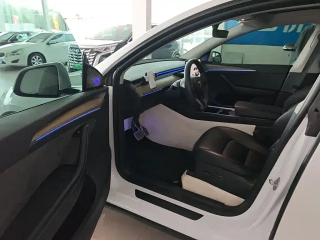 Tesla Model Y — Фото автомобиля 15