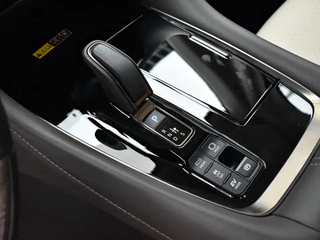 Toyota Alphard — Фото автомобиля 13