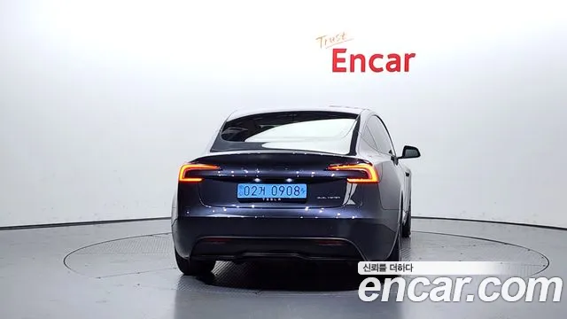 Tesla Model 3 — Фото автомобиля 4