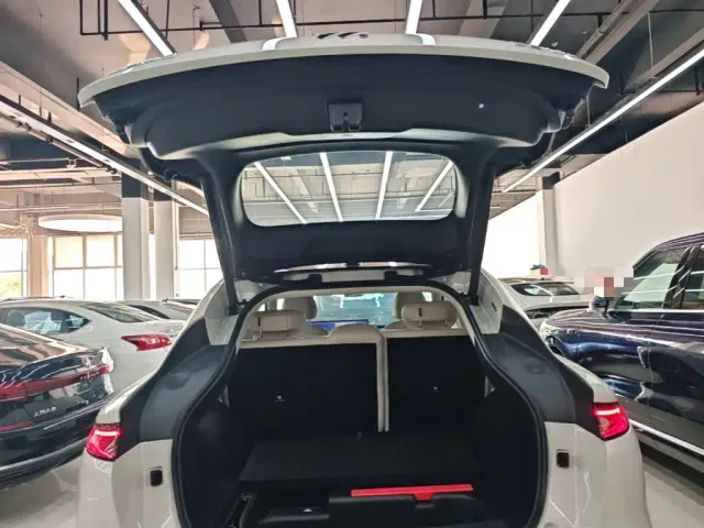 IM Motors LS6 — Фото автомобиля 18