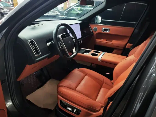 Li Auto L8 — Фото автомобиля 15