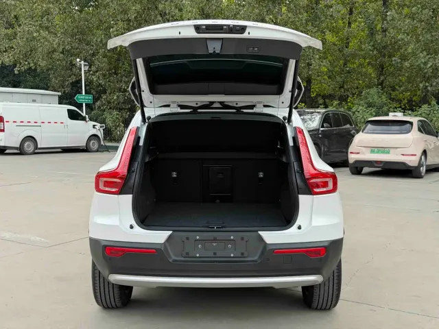 Volvo XC40 — Фото автомобиля 18