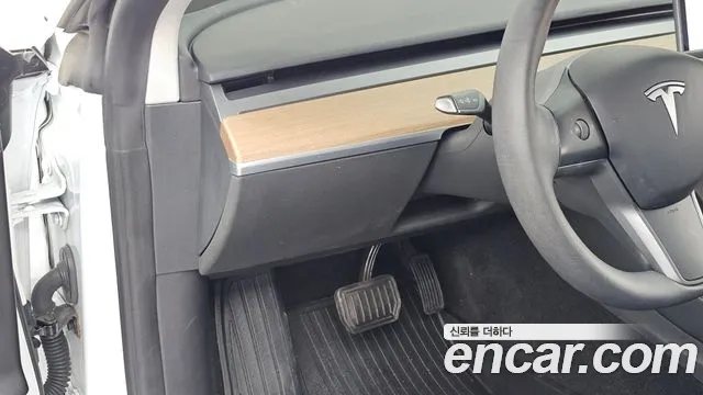 Tesla Model 3 — Фото автомобиля 29