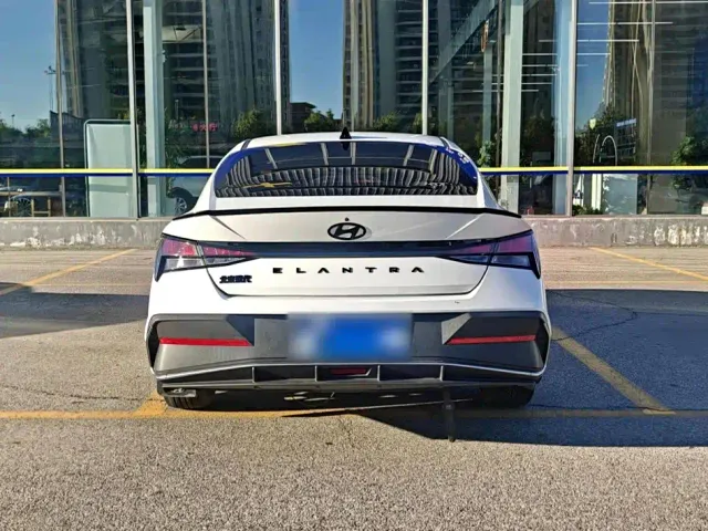 Hyundai Elantra — Фото автомобиля 5