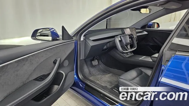 Tesla Model 3 — Фото автомобиля 10