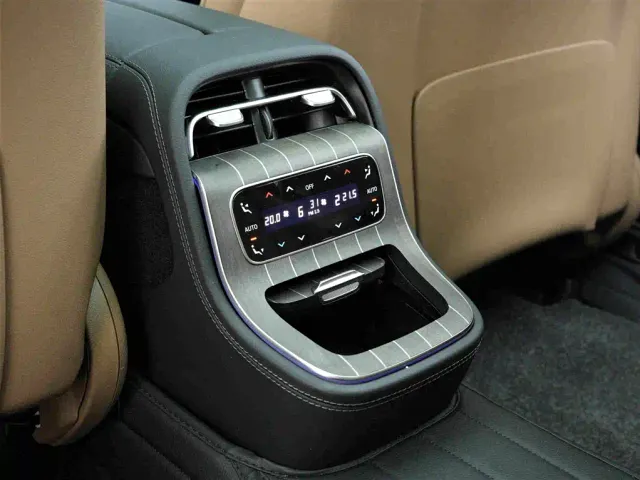 Mercedes-Benz E-Class — Фото автомобиля 16