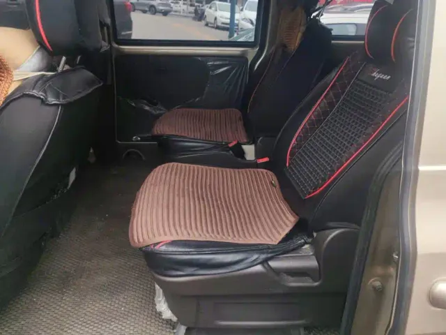 Wuling Hongguang V — Фото автомобиля 11