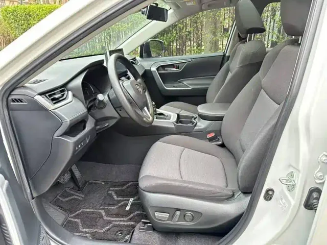Toyota RAV4 — Фото автомобиля 7