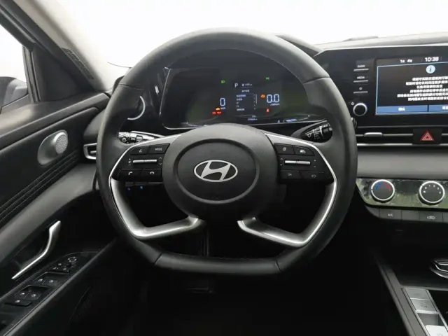 Hyundai Elantra — Фото автомобиля 11