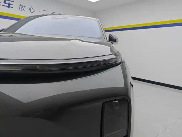 Li Auto L8 — Фото автомобиля 5
