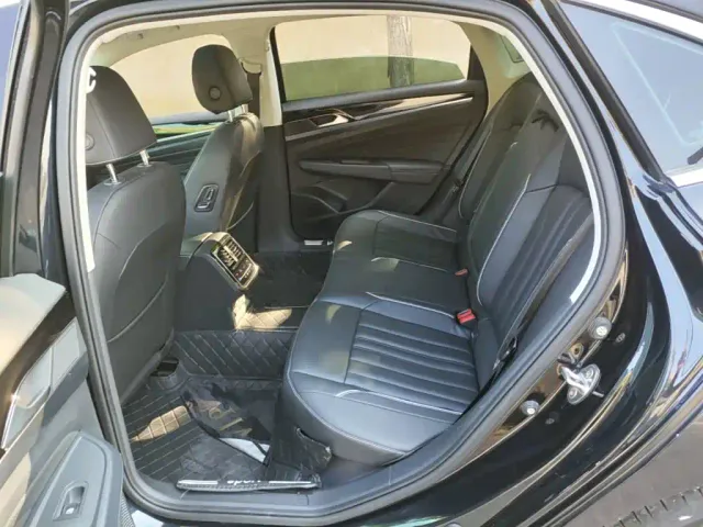 Volkswagen Passat — Фото автомобиля 16