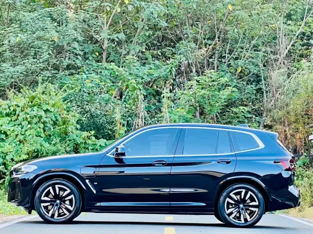 BMW iX3 — Фото автомобиля 6
