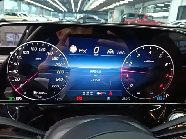 Mercedes-Benz E-Class — Фото автомобиля 11