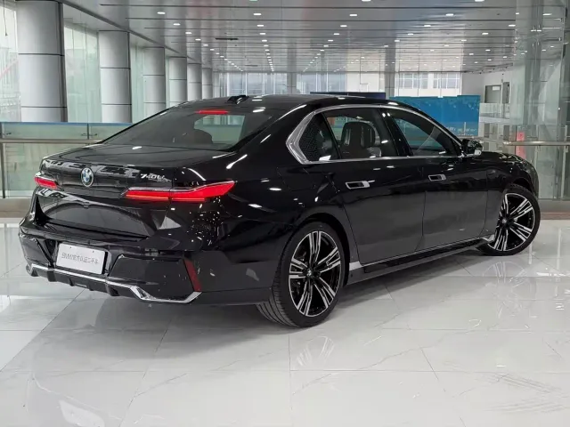 BMW 7 Series — Фото автомобиля 4