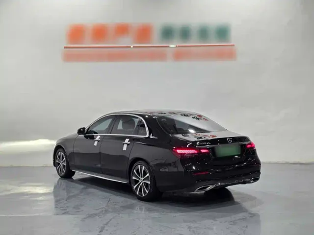 Mercedes-Benz E-Class — Фото автомобиля 4