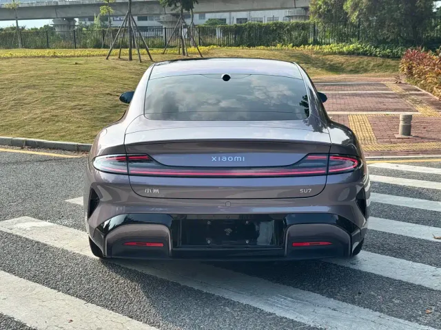 Xiaomi SU7 — Фото автомобиля 8