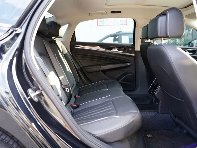 Volkswagen Passat — Фото автомобиля 6