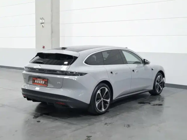 Nio ET5 Touring — Фото автомобиля 2