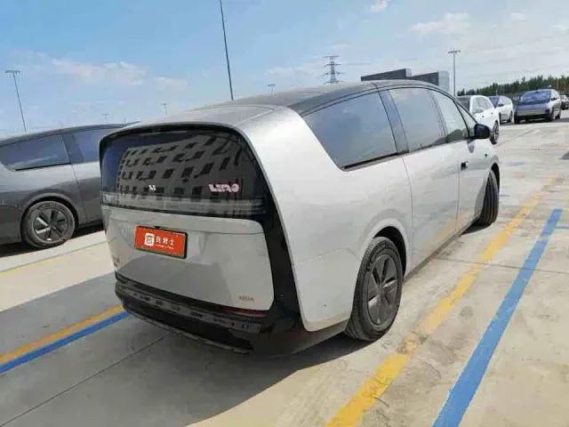 Li Auto MEGA — Фото автомобиля 2