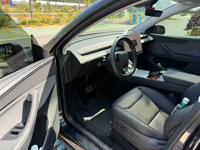 Tesla Model Y — Фото автомобиля 5