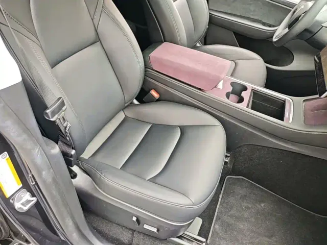 Tesla Model Y — Фото автомобиля 24