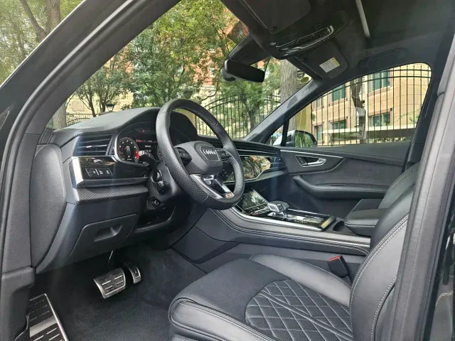 Audi SQ7 — Фото автомобиля 6