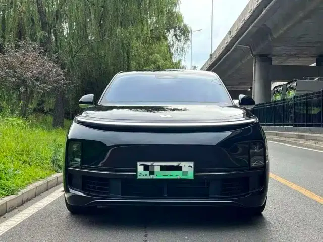Li Auto L8 — Фото автомобиля 6