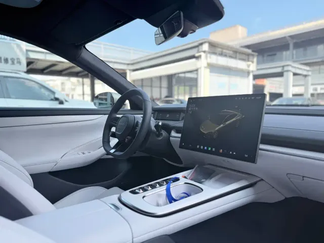 Xiaomi SU7 — Фото автомобиля 14